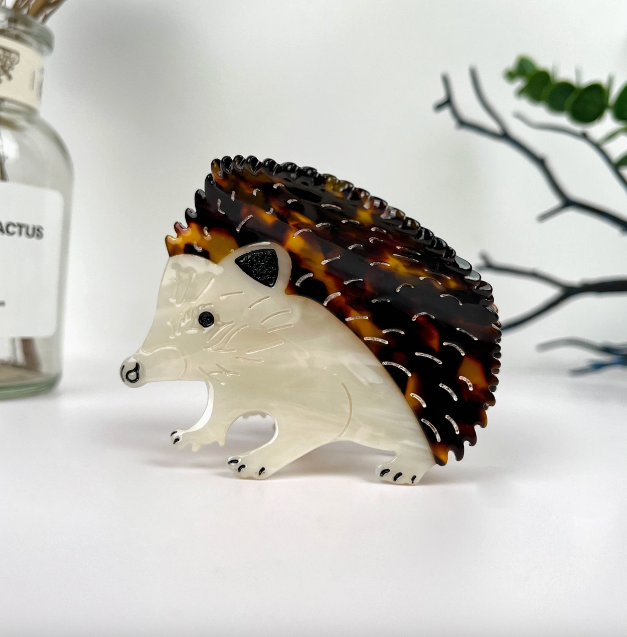 Hedgehog-shaped hair claw clip with tortoiseshell pattern on a white background