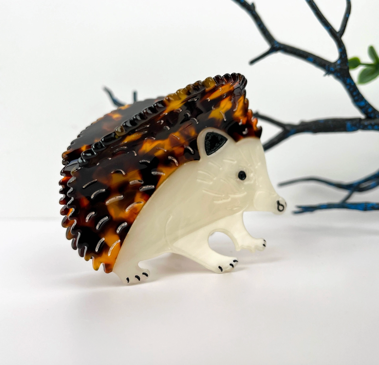 Hedgehog-shaped hair claw with tortoiseshell on a white background
